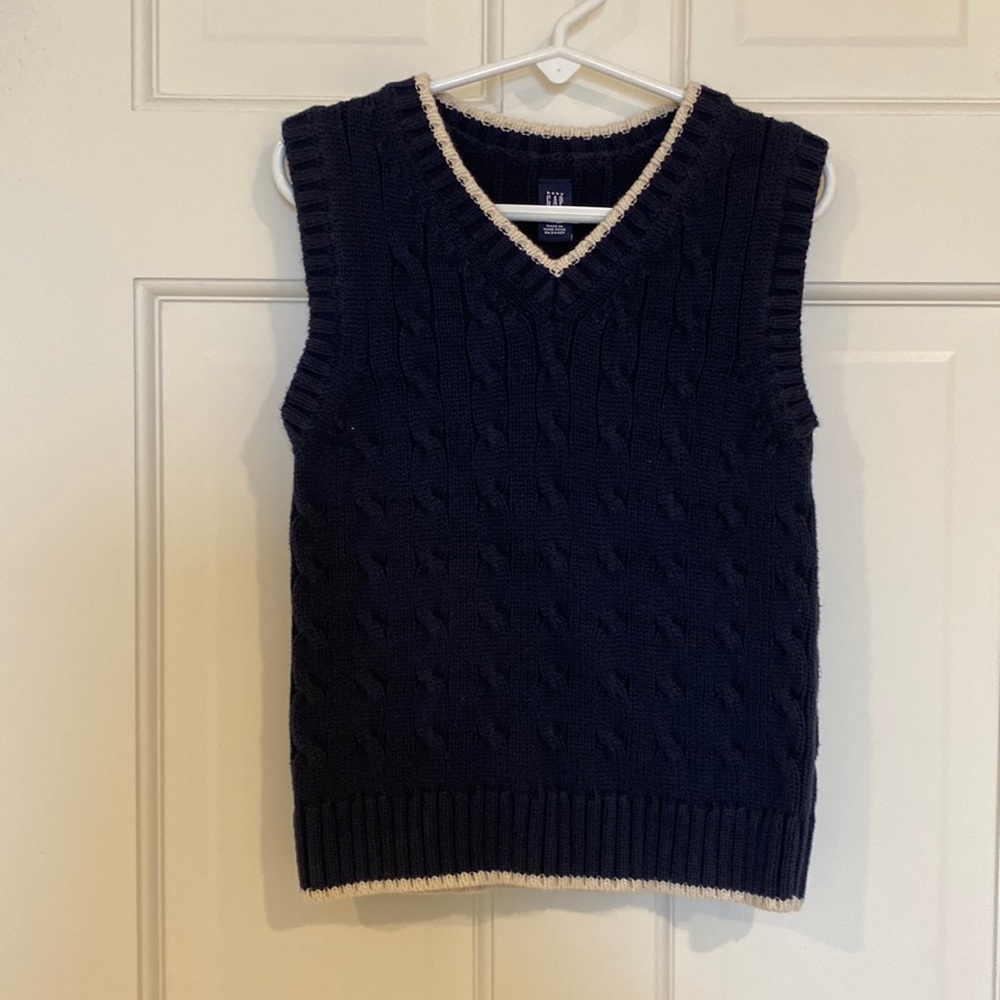 Gap boys v neck vest